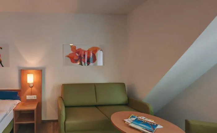 Drei Kaiserberge Oda ve Kahvaltı Göppingen